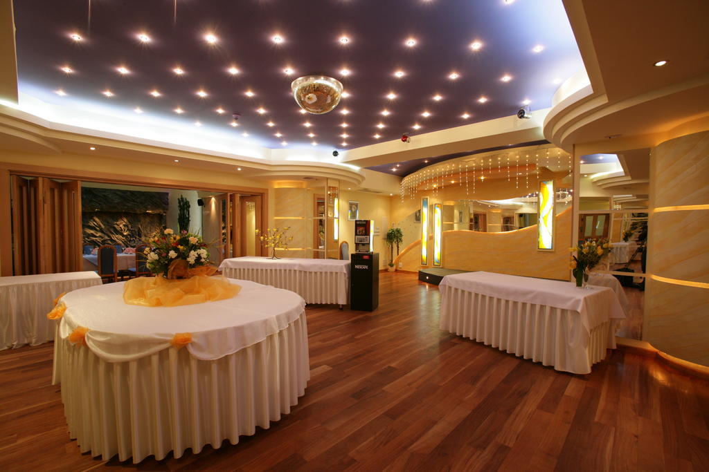 Hotel Classic Rzeszow Exterior photo